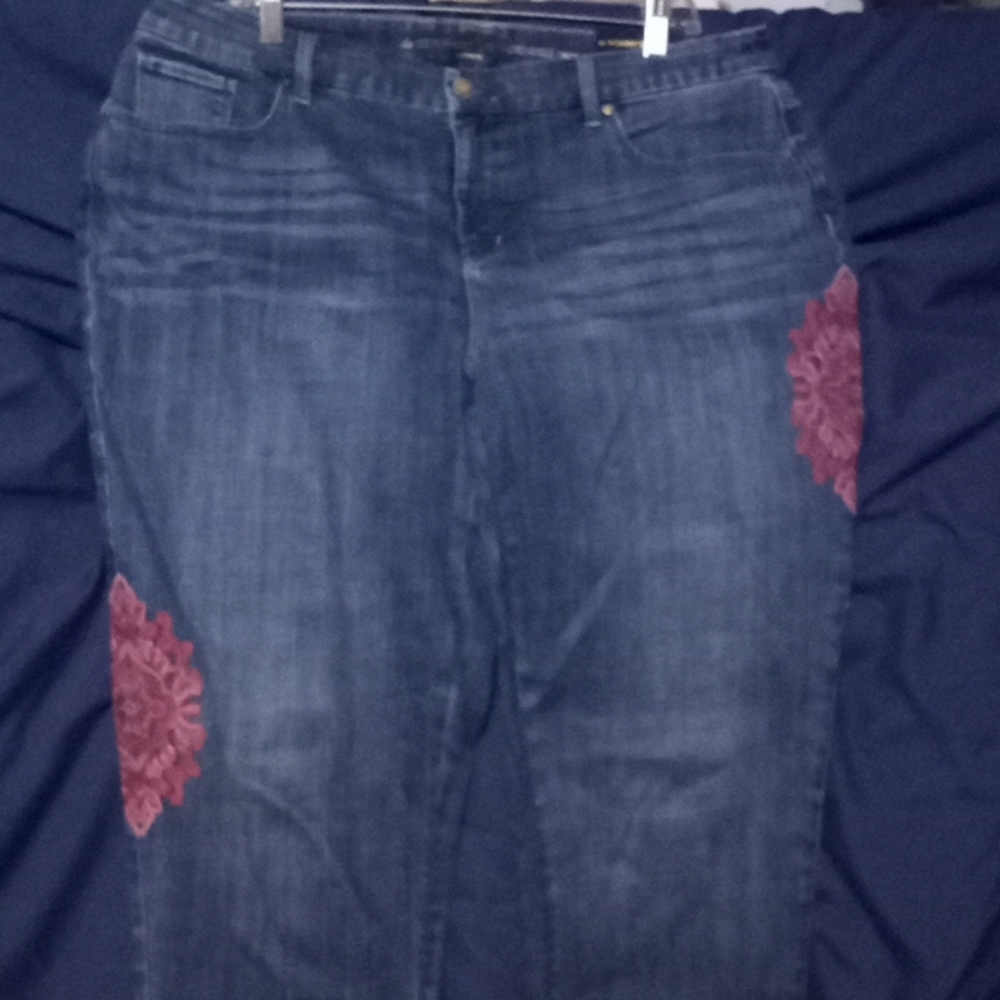 The So Slimming Girlfriend  Ankle Jeans